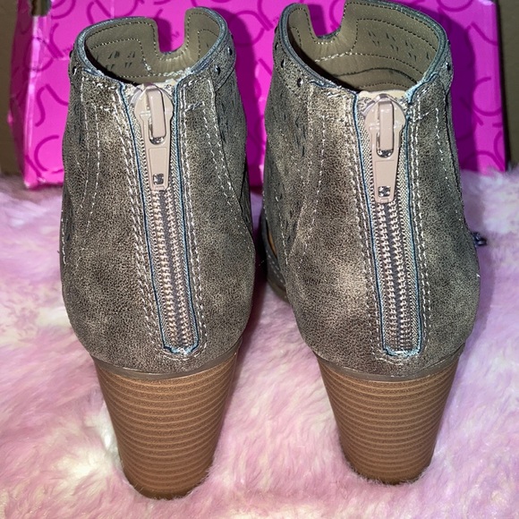 SUGAR Stone Metallic Bootie Size 8 M - Picture 2 of 10